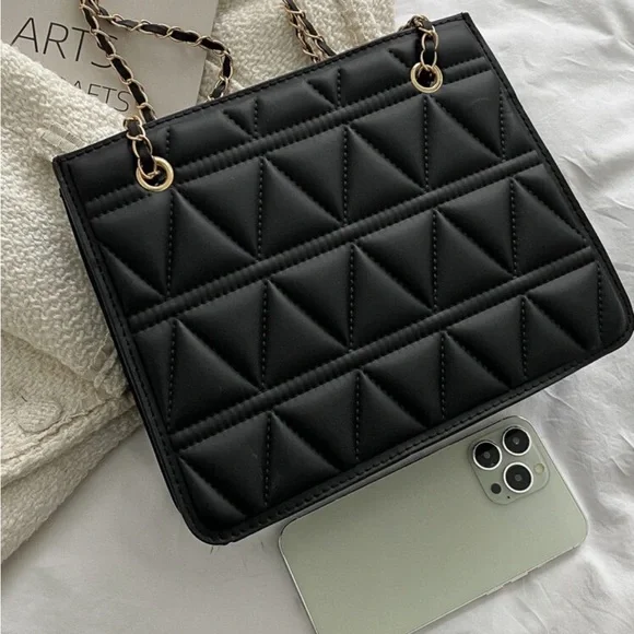 SHEIN Black and Gold Quilted Shoulder Bag with Chain Straps - Picture 3 of 3